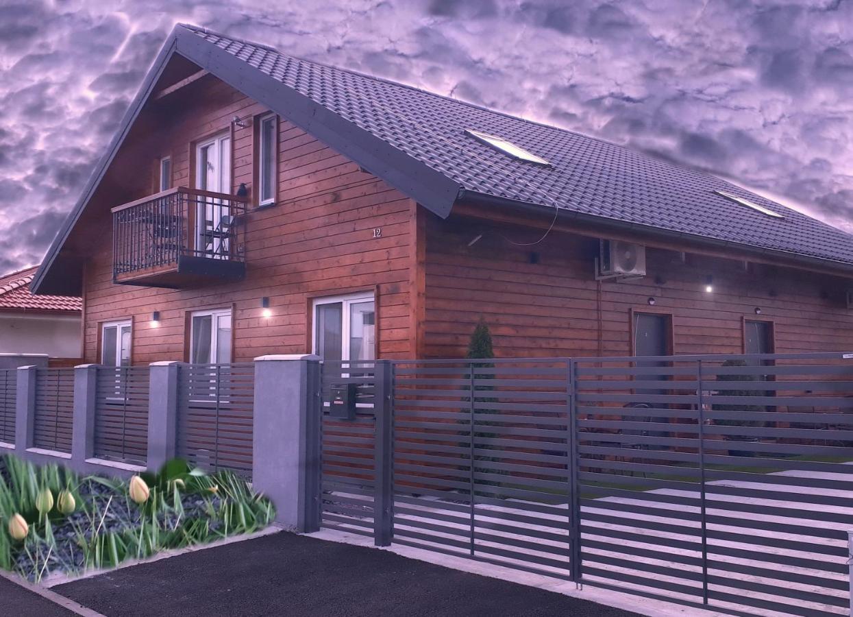 Penzion Florens, Nesvady Exterior photo